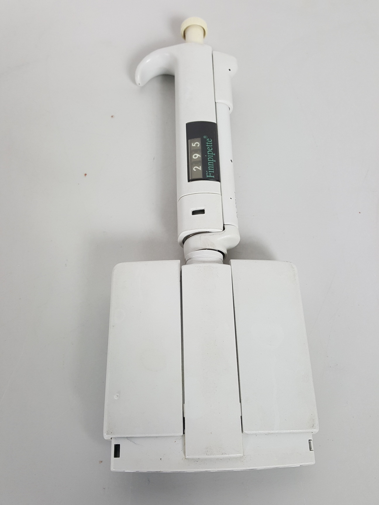 Image of Labsystems 12 Channel Finnpipette Model 4510 50-300uL Lab