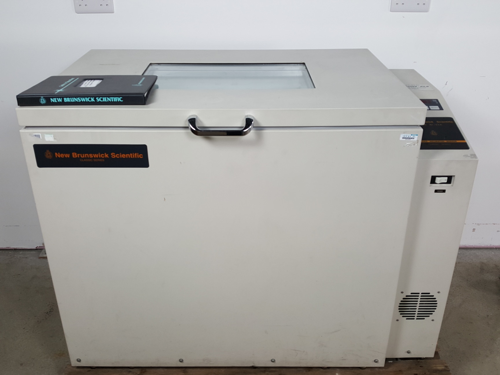 Image of New Brunswick Scientific Classic C25KC Shaking Incubator Shaker Lab