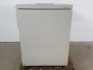 Thumbnail image of New Brunswick Scientific Classic C25KC Shaking Incubator Shaker Lab