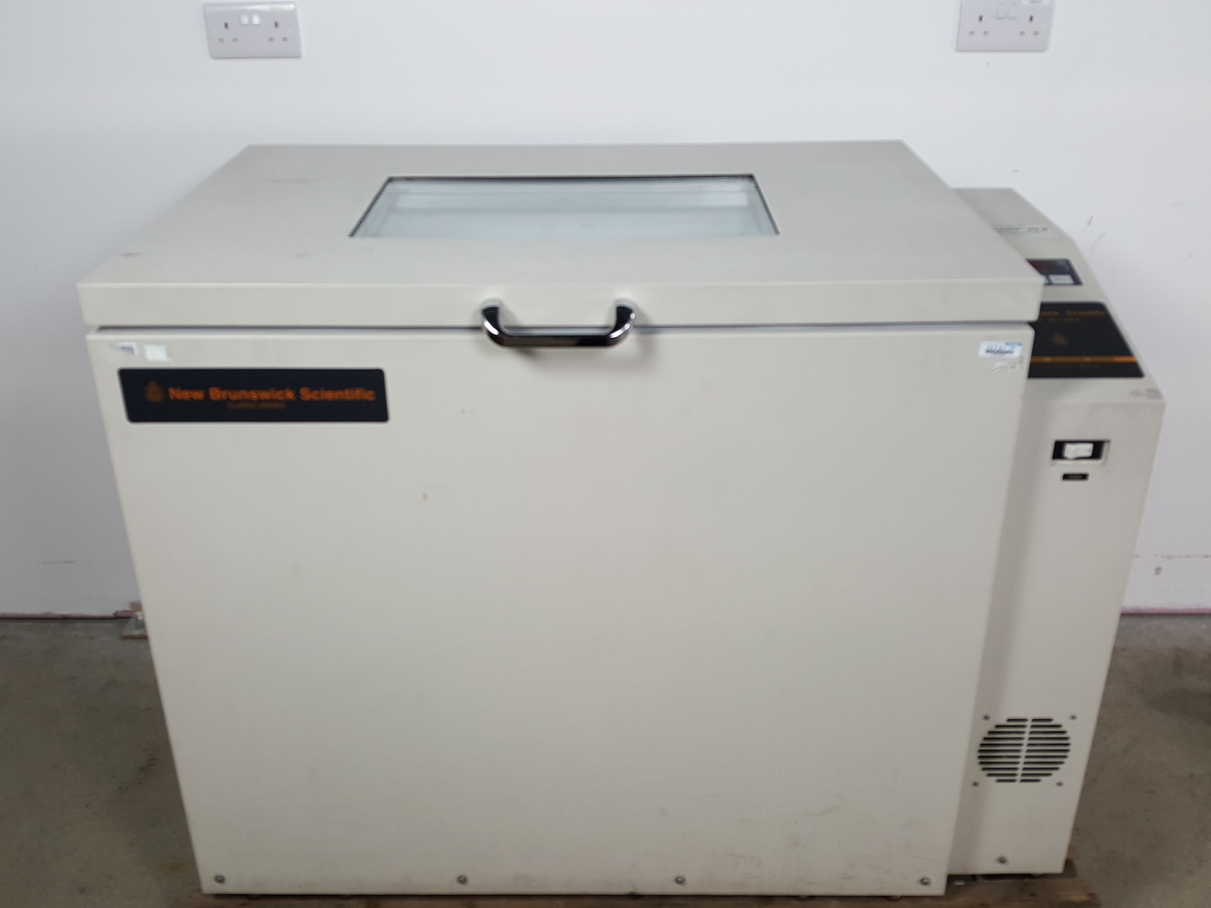Image of New Brunswick Scientific Classic C25KC Shaking Incubator Shaker Lab