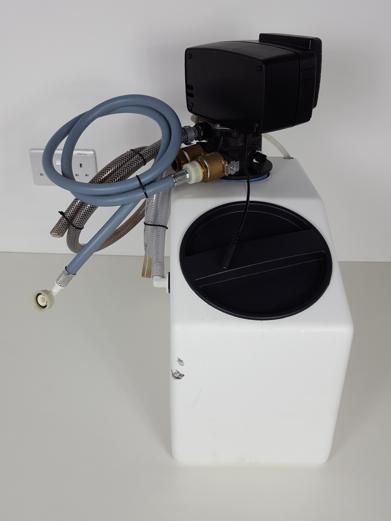 Image of Miele Professional Dishwasher GG05 PG 8583 w/ Pentair Water Softener Lab - 2015
