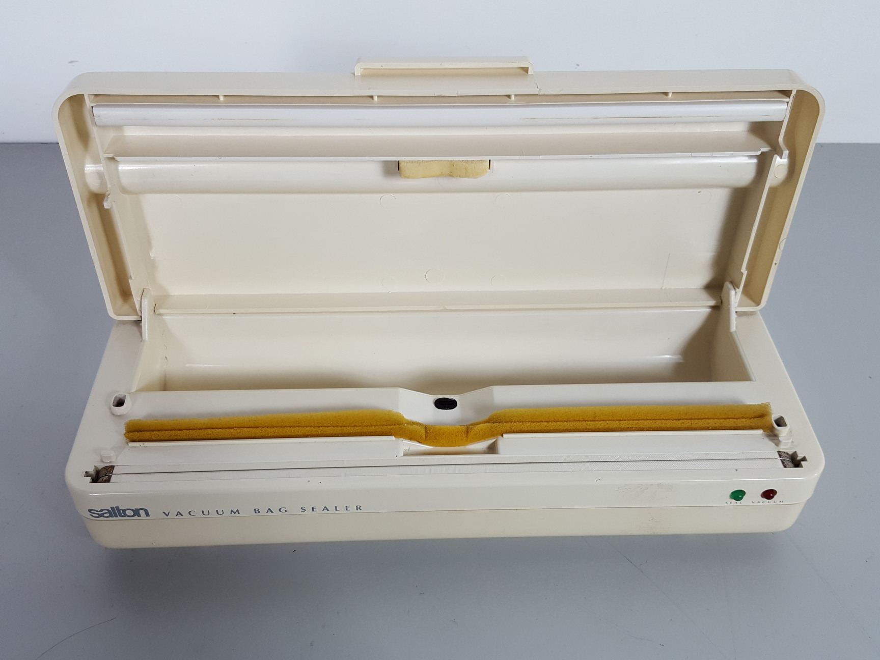 Salton Model 1101 Vacuum Bag Sealer Lab