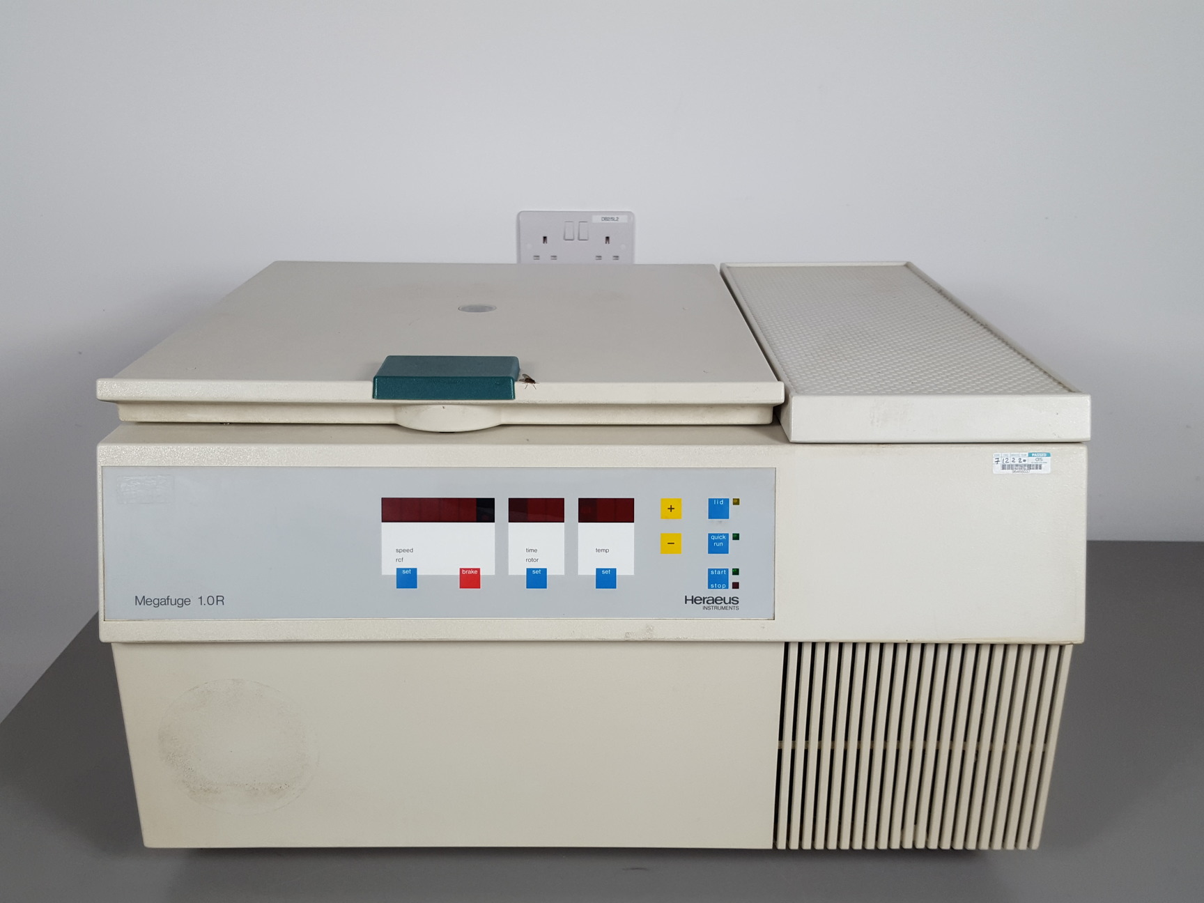 Image of Heraeus Megafuge 1.0R Centrifuge with 5000rpm #2704 Rotor Lab