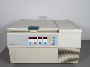 Thumbnail image of Heraeus Megafuge 1.0R Centrifuge with 5000rpm #2704 Rotor Lab