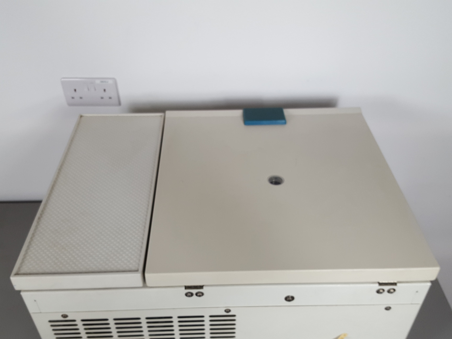 Image of Heraeus Megafuge 1.0R Centrifuge with 5000rpm #2704 Rotor Lab