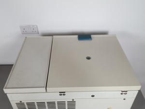 Thumbnail image of Heraeus Megafuge 1.0R Centrifuge with 5000rpm #2704 Rotor Lab