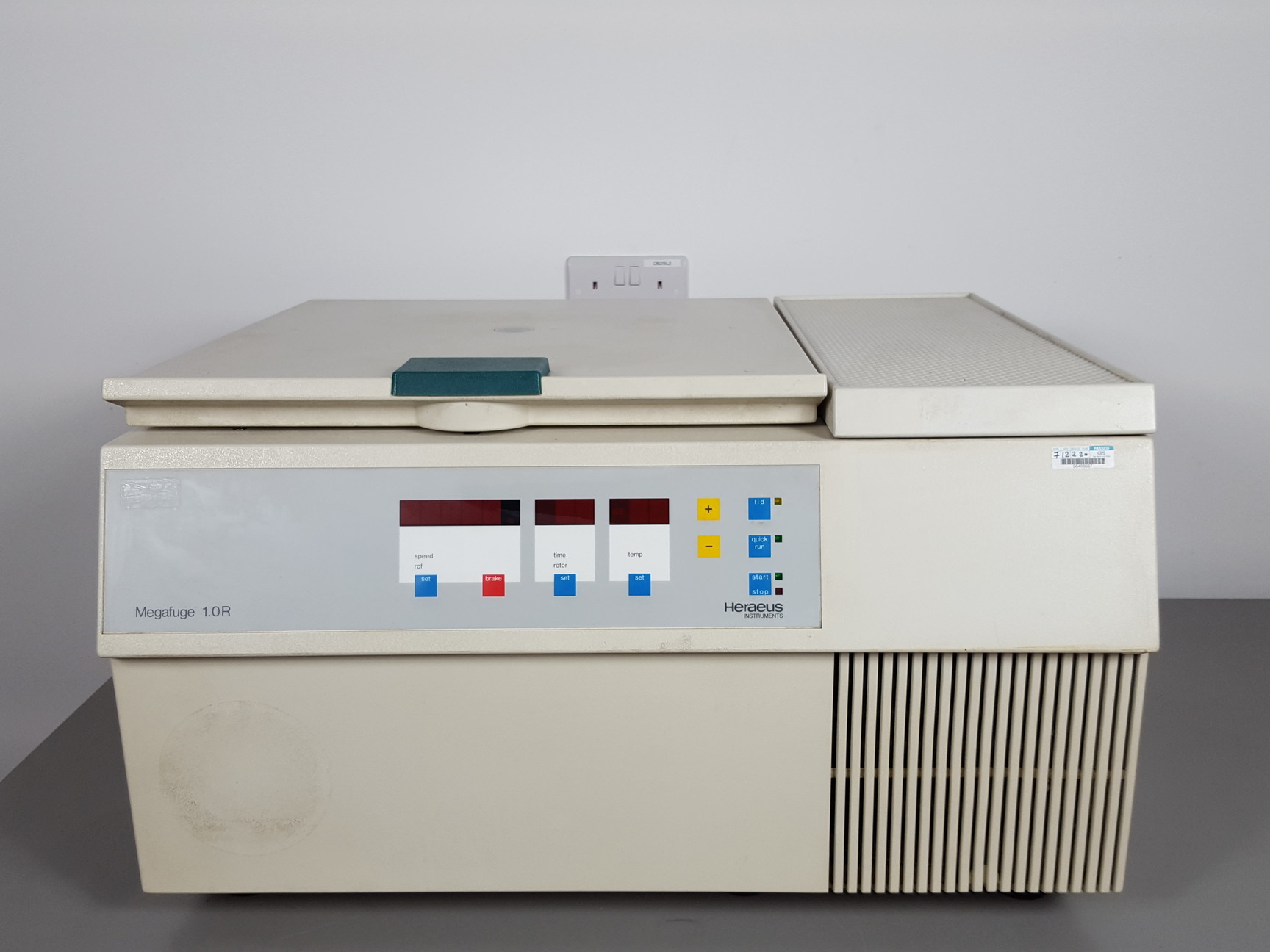 Image of Heraeus Megafuge 1.0R Centrifuge with 5000rpm #2704 Rotor Lab