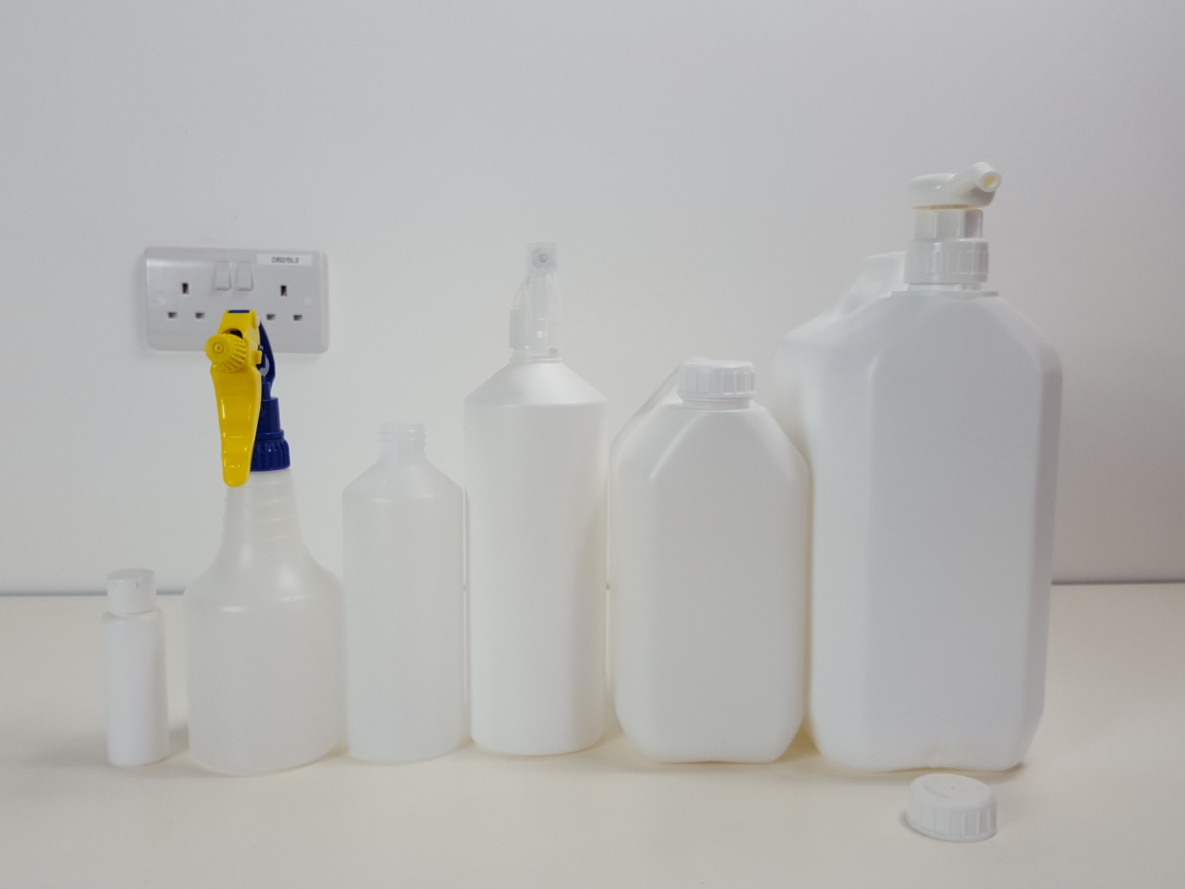 Image of Job Lot 4000 HDPE Plastic Bottles - 5l Pump, 2.5l, 1l Spray, 500ml, 50ml 