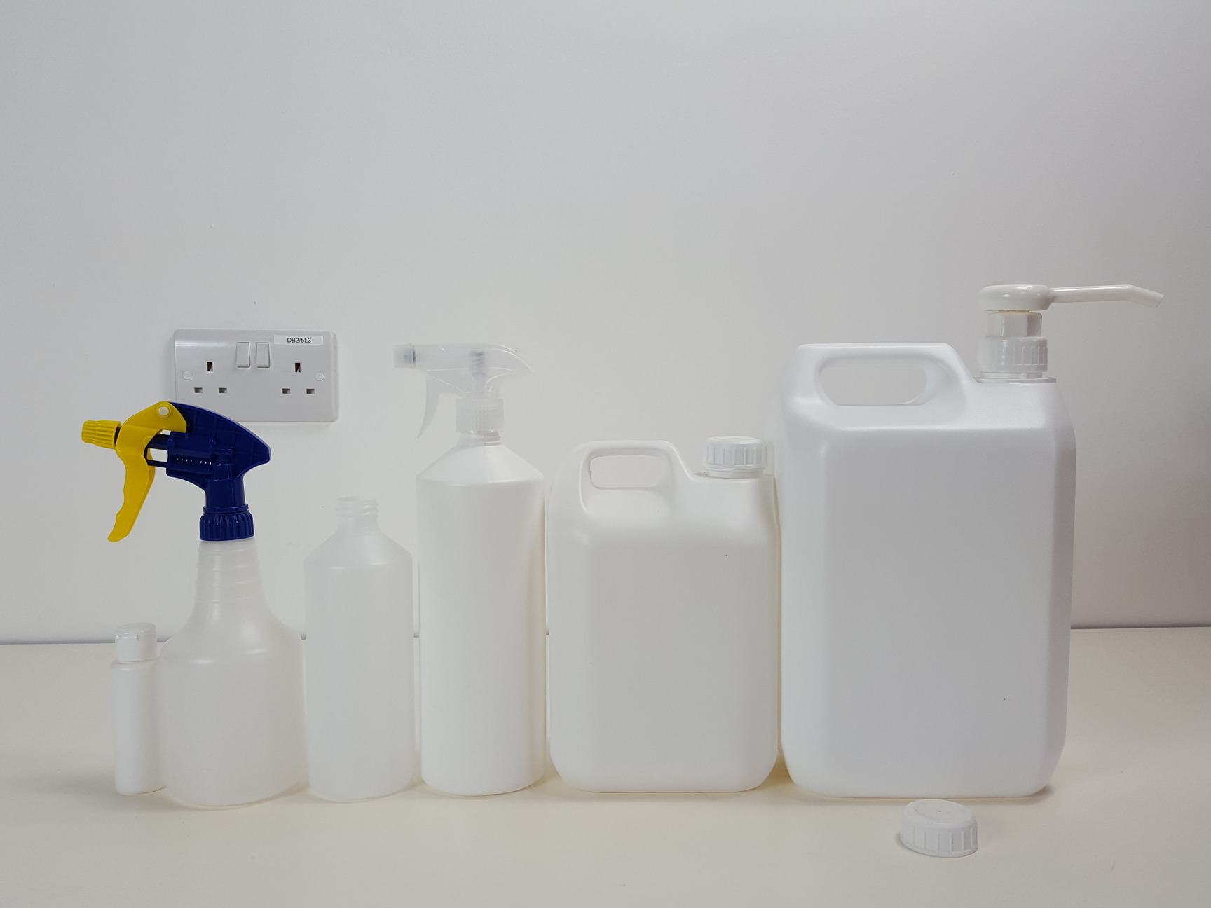 Image of Job Lot 4000 HDPE Plastic Bottles - 5l Pump, 2.5l, 1l Spray, 500ml, 50ml 