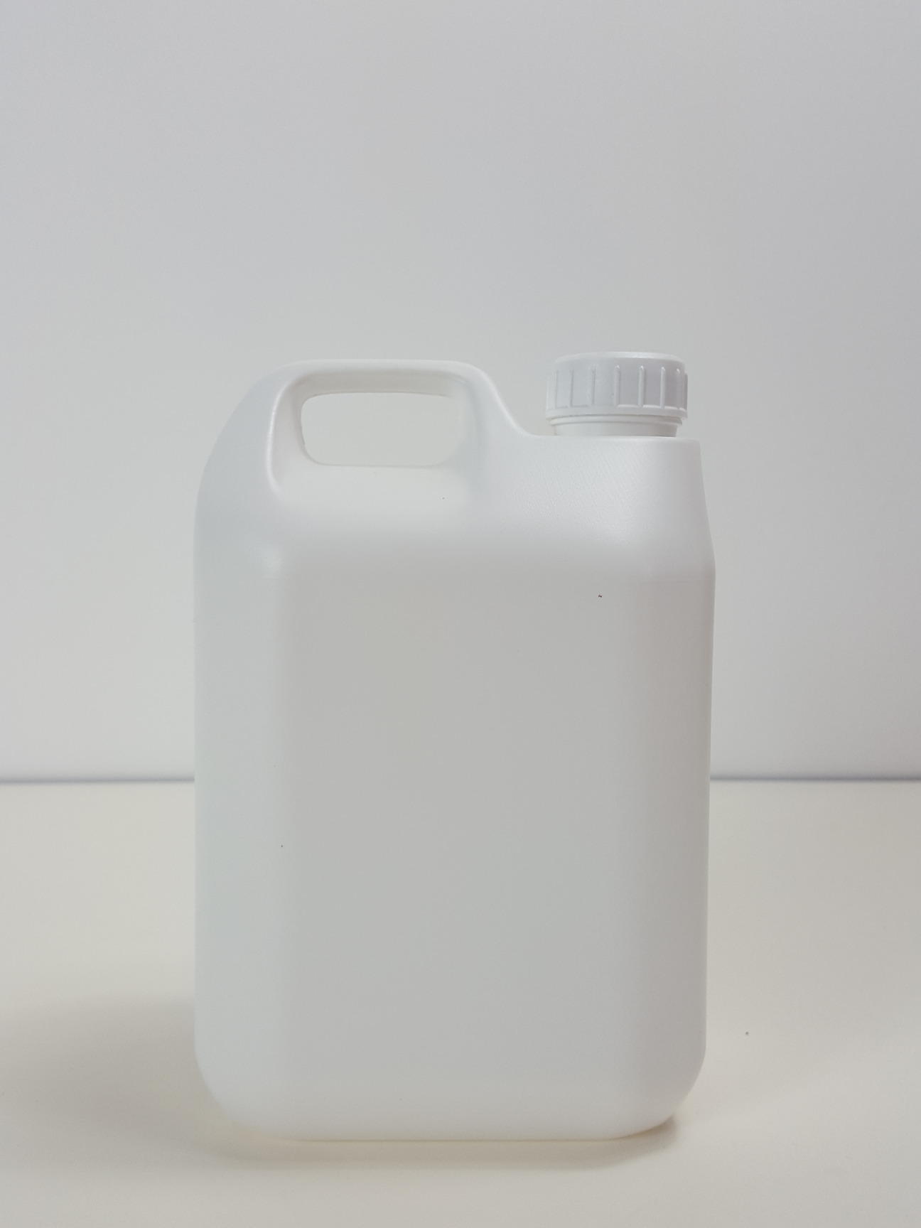 Image of Job Lot 4000 HDPE Plastic Bottles - 5l Pump, 2.5l, 1l Spray, 500ml, 50ml 