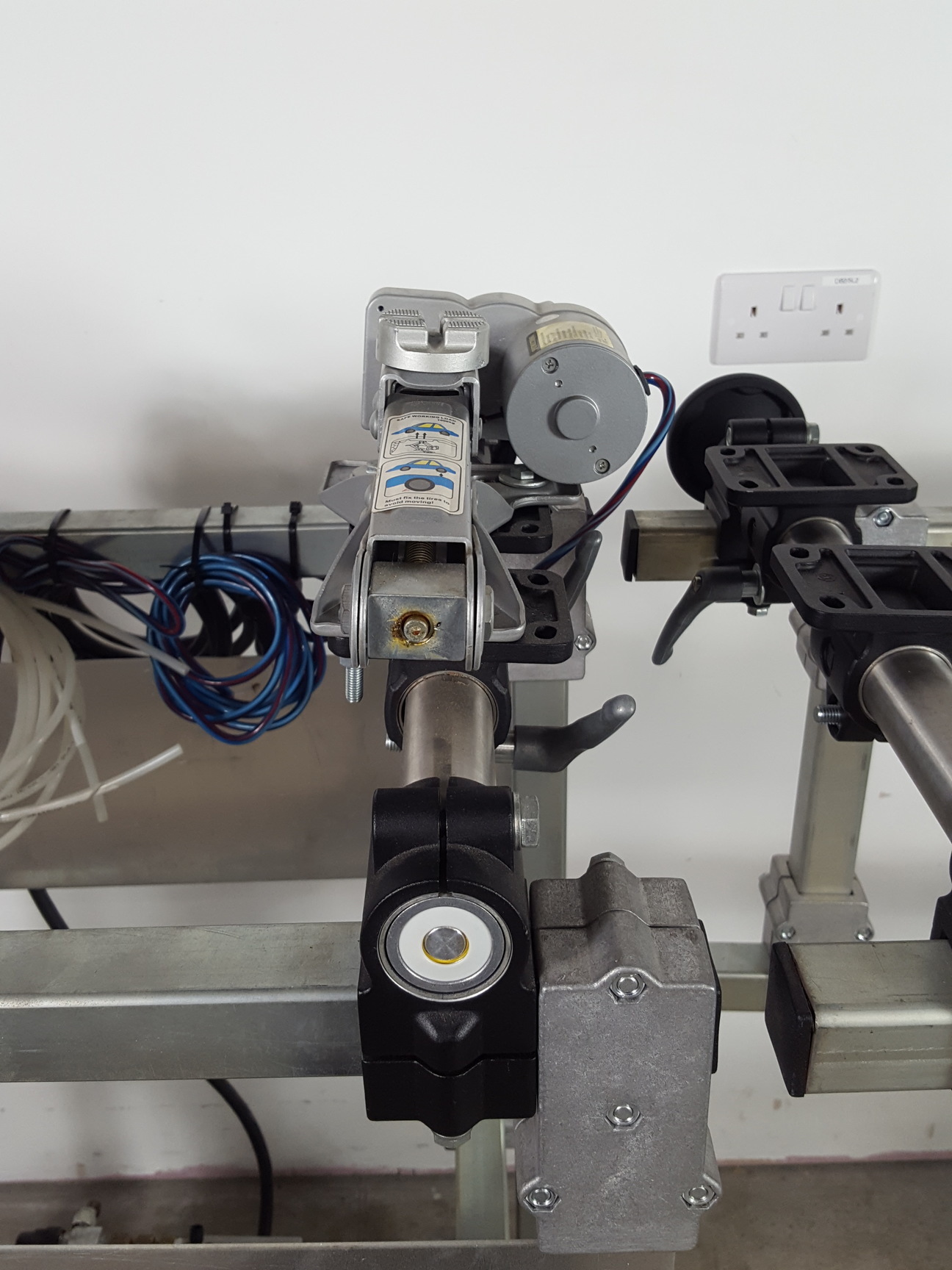 Image of Physics Equipment Mounting & Alignment Set + Compressor Lab Ranco Movie Prop