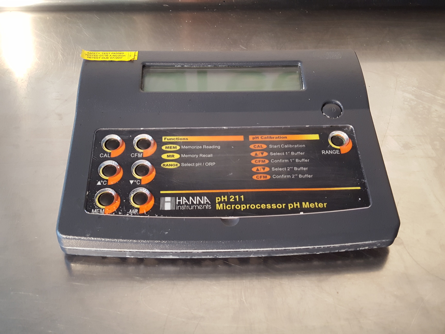 Image of HANNA Instruments Model pH211 Microprocessor pH Meter Lab