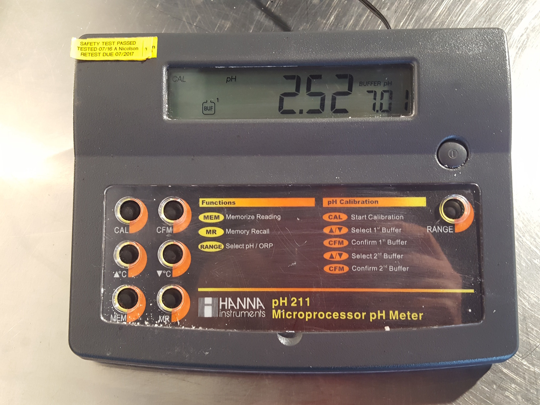 Image of HANNA Instruments Model pH211 Microprocessor pH Meter Lab