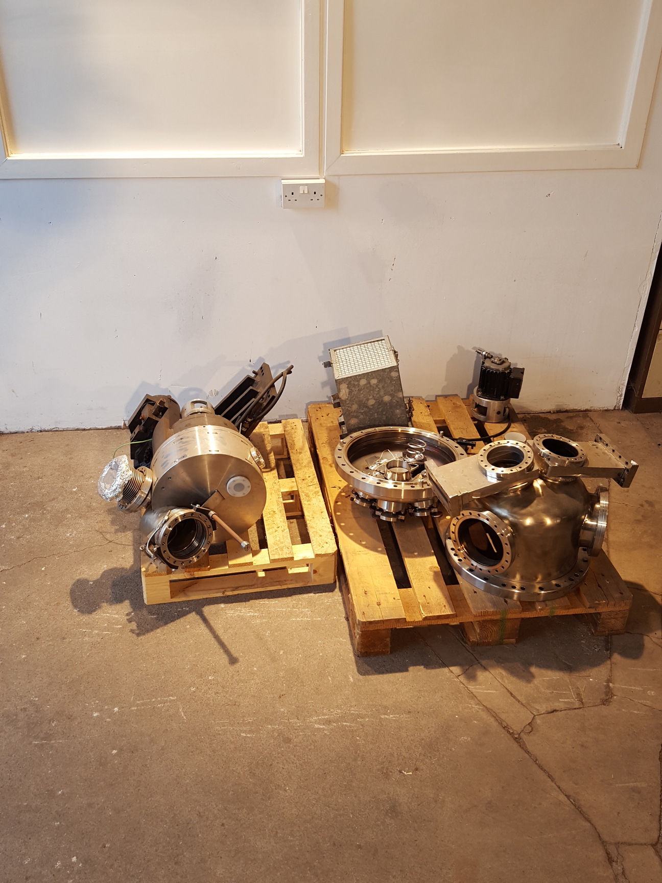 Image of UHV Vacuum Chamber Balzers Lab Flanges EELS / VSW-EELS, Preparation