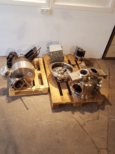 Thumbnail image of UHV Vacuum Chamber Balzers Lab Flanges EELS / VSW-EELS, Preparation