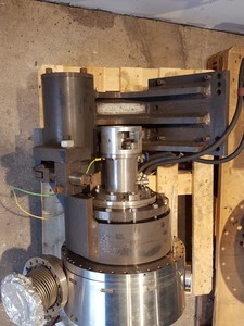 Thumbnail image of UHV Vacuum Chamber Balzers Lab Flanges EELS / VSW-EELS, Preparation