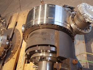 Thumbnail image of UHV Vacuum Chamber Balzers Lab Flanges EELS / VSW-EELS, Preparation