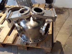 Thumbnail image of UHV Vacuum Chamber Balzers Lab Flanges EELS / VSW-EELS, Preparation