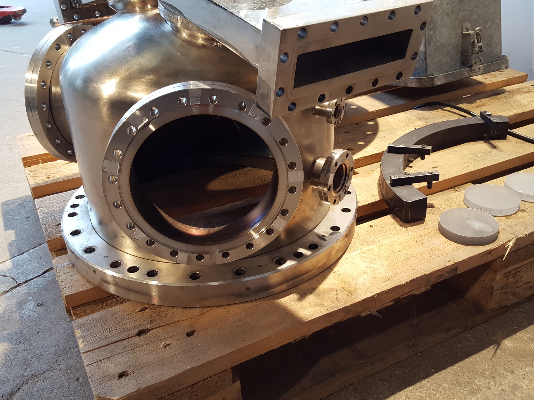 Image of UHV Vacuum Chamber Balzers Lab Flanges EELS / VSW-EELS, Preparation