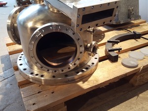 Thumbnail image of UHV Vacuum Chamber Balzers Lab Flanges EELS / VSW-EELS, Preparation