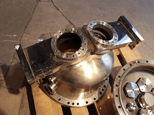Thumbnail image of UHV Vacuum Chamber Balzers Lab Flanges EELS / VSW-EELS, Preparation