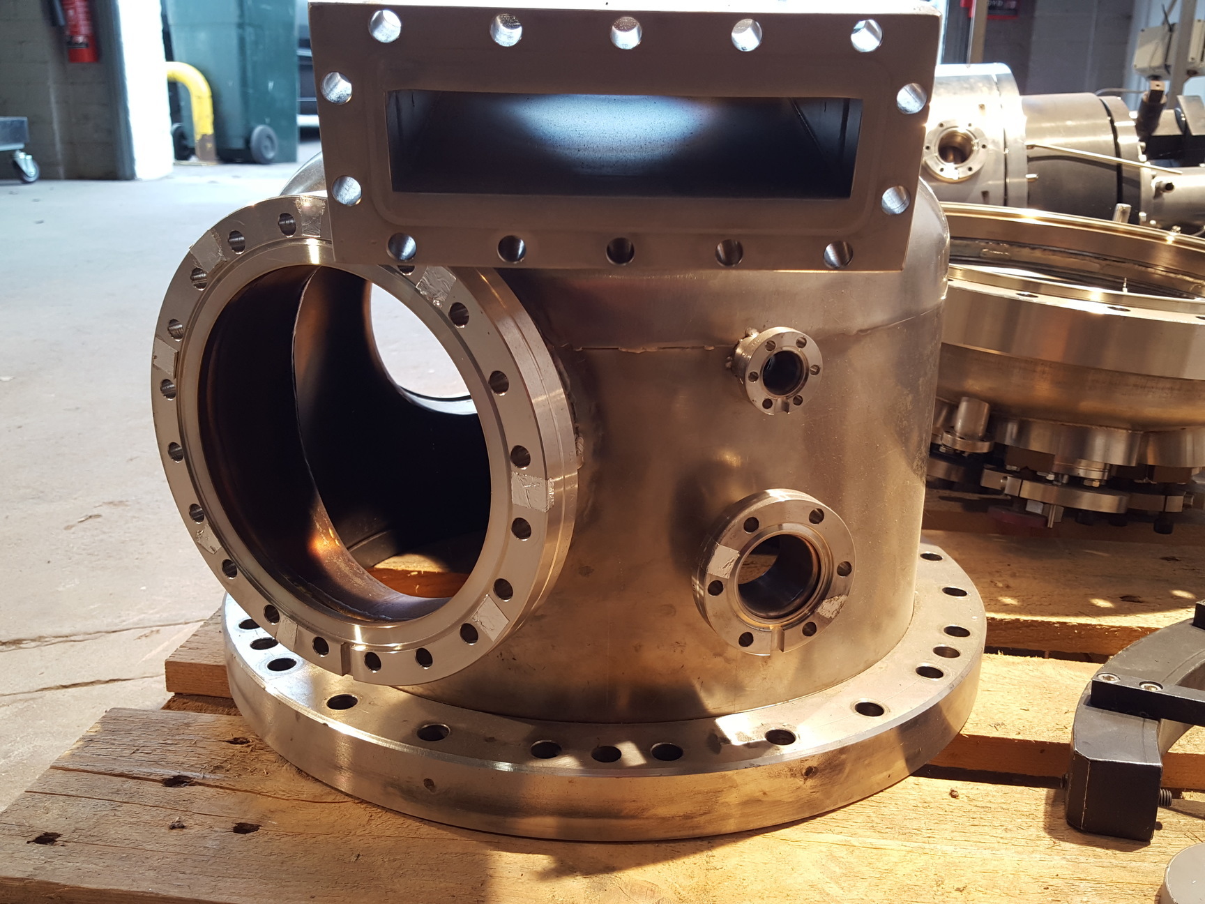 Image of UHV Vacuum Chamber Balzers Lab Flanges EELS / VSW-EELS, Preparation