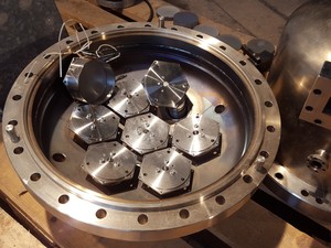 Thumbnail image of UHV Vacuum Chamber Balzers Lab Flanges EELS / VSW-EELS, Preparation