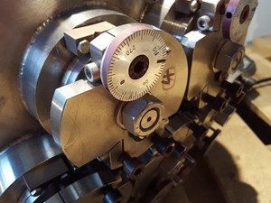 Thumbnail image of UHV Vacuum Chamber Balzers Lab Flanges EELS / VSW-EELS, Preparation