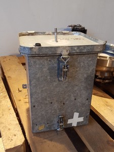Thumbnail image of UHV Vacuum Chamber Balzers Lab Flanges EELS / VSW-EELS, Preparation