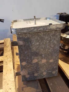 Thumbnail image of UHV Vacuum Chamber Balzers Lab Flanges EELS / VSW-EELS, Preparation