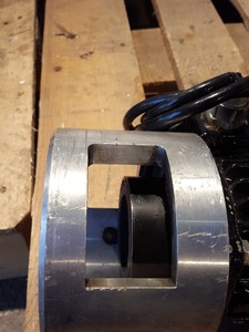 Thumbnail image of UHV Vacuum Chamber Balzers Lab Flanges EELS / VSW-EELS, Preparation