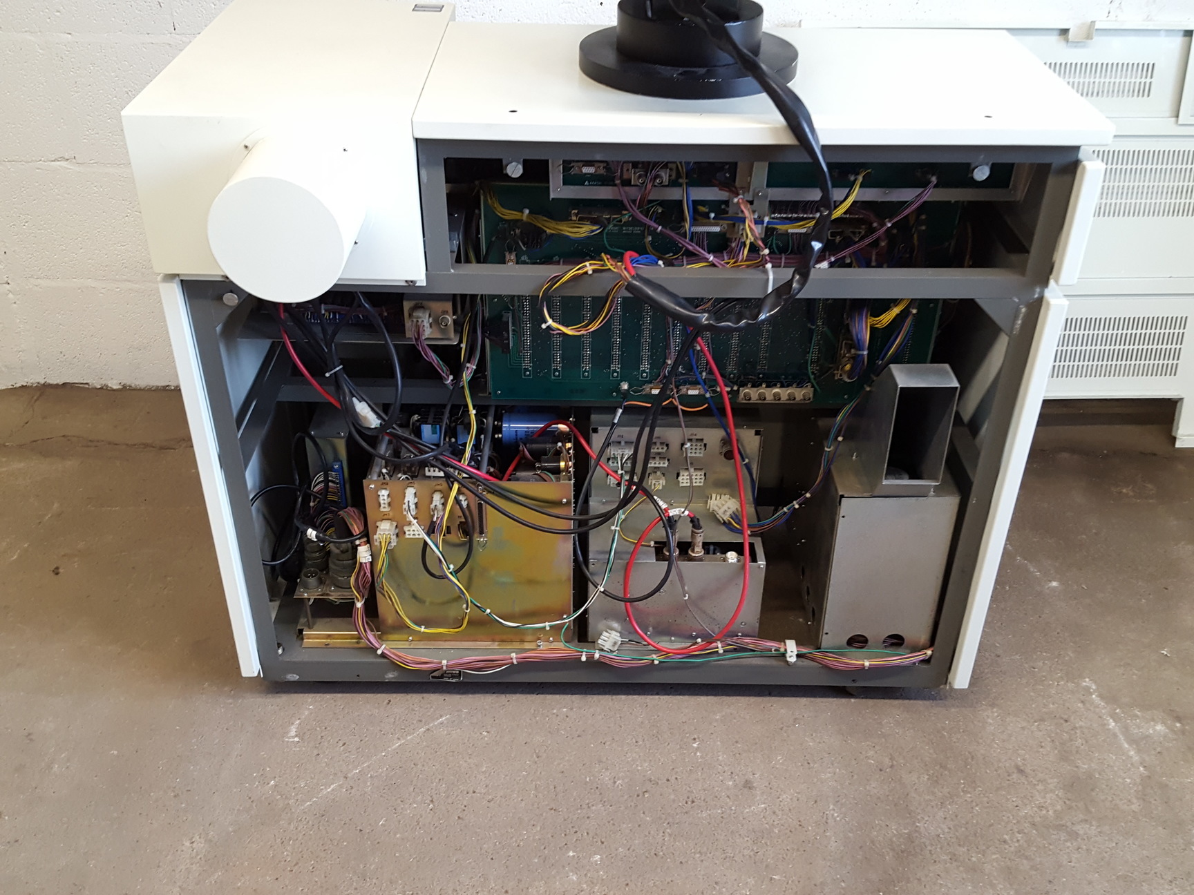 Image of ISI ABT Scanning Electron Microscope (SEM) ABT-55 Lab + Edwards VR5 Pump