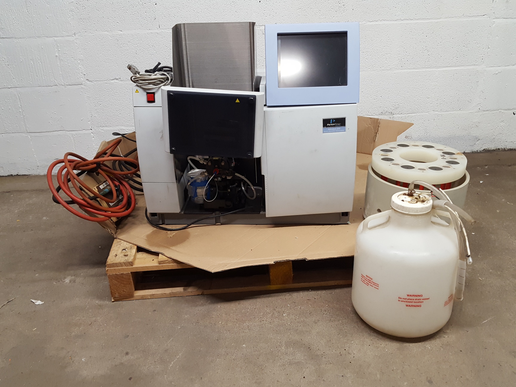 Image of Perkin Elmer AAnalyst 200 AA Atomic Absorption Spectrometer Lab