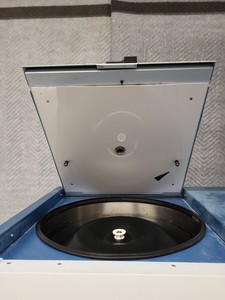 Thumbnail image of MSE Mistral 3000E Benchtop Centrifuge + 3660RPM 4x 750mL Bucket Rotor Lab