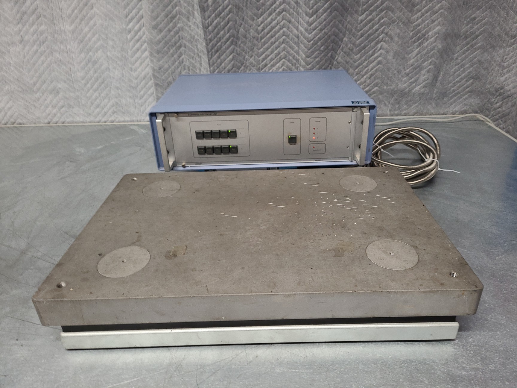 Image of Kistler 3D Biomechanics Force Plate Type 9286B &  9863A 8-Channel Unit Lab 9281B
