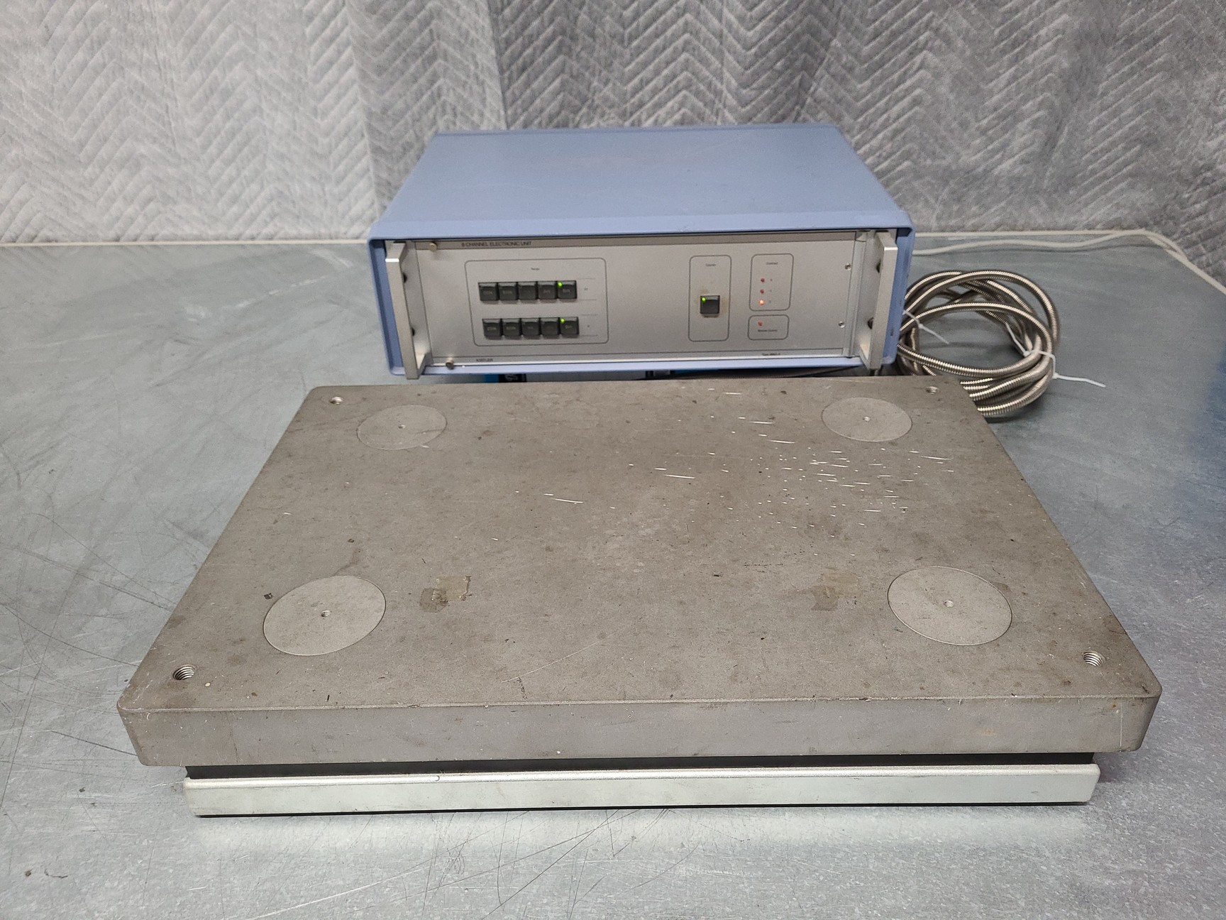 Image of Kistler 3D Biomechanics Force Plate Type 9286B &  9863A 8-Channel Unit Lab 9281B