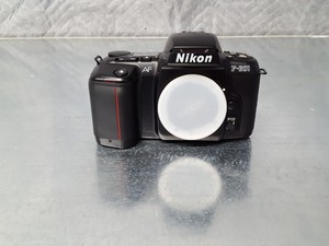 Thumbnail image of NIKON F-601 AF SLR 35MM Film Camera Boxed