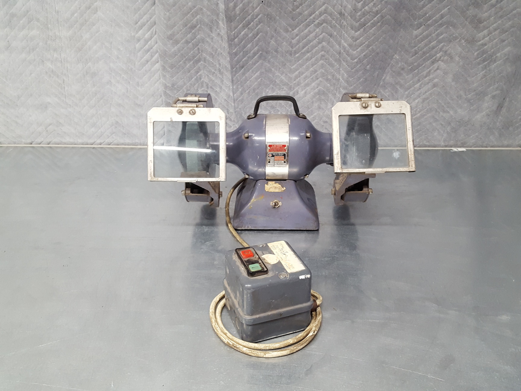 Image of Black & Decker 200mm 8" Super Duty Bench Grinder Model SD0132 Industrial