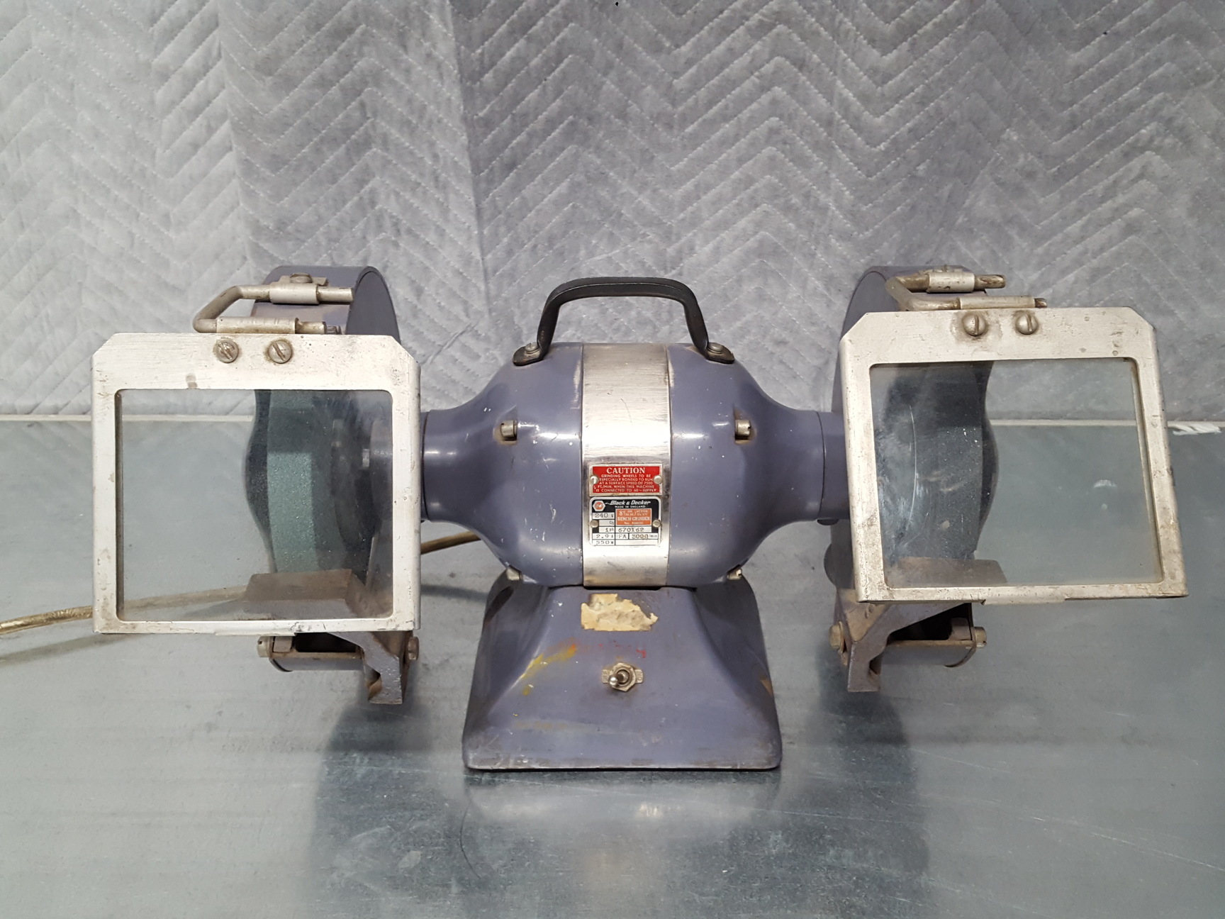 Image of Black & Decker 200mm 8" Super Duty Bench Grinder Model SD0132 Industrial