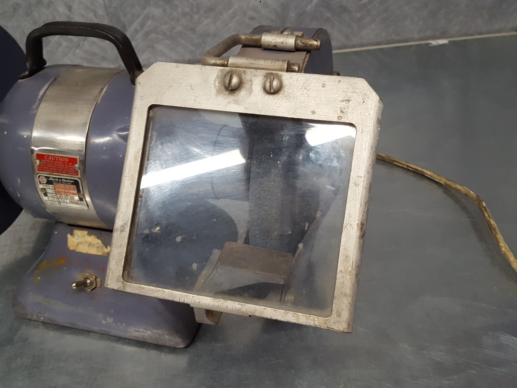 Image of Black & Decker 200mm 8" Super Duty Bench Grinder Model SD0132 Industrial