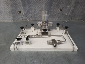 Thumbnail image of 2 x Wika Gas Pressure Regulator Rigs 150 PSIG/10 BAR OUT 3500 PSIG BAR IN Lab