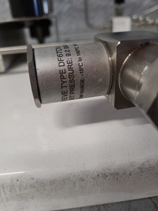 Thumbnail image of 2 x Wika Gas Pressure Regulator Rigs 150 PSIG/10 BAR OUT 3500 PSIG BAR IN Lab