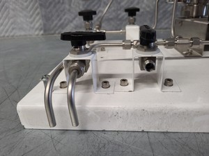 Thumbnail image of 2 x Wika Gas Pressure Regulator Rigs 150 PSIG/10 BAR OUT 3500 PSIG BAR IN Lab