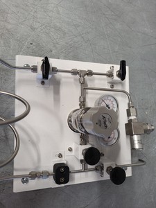 Thumbnail image of 2 x Wika Gas Pressure Regulator Rigs 150 PSIG/10 BAR OUT 3500 PSIG BAR IN Lab