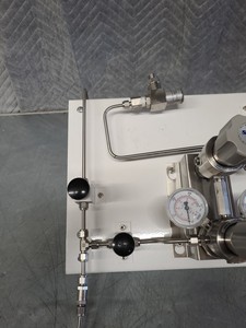 Thumbnail image of 2 x Wika Gas Pressure Regulator Rigs 150 PSIG/10 BAR OUT 3500 PSIG BAR IN Lab