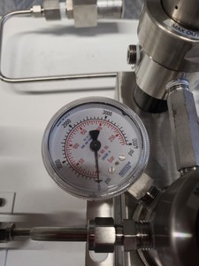 Thumbnail image of 2 x Wika Gas Pressure Regulator Rigs 150 PSIG/10 BAR OUT 3500 PSIG BAR IN Lab