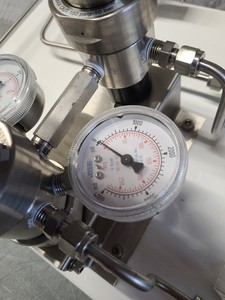 Thumbnail image of 2 x Wika Gas Pressure Regulator Rigs 150 PSIG/10 BAR OUT 3500 PSIG BAR IN Lab