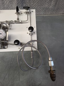Thumbnail image of 2 x Wika Gas Pressure Regulator Rigs 150 PSIG/10 BAR OUT 3500 PSIG BAR IN Lab