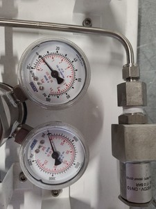 Thumbnail image of 2 x Wika Gas Pressure Regulator Rigs 150 PSIG/10 BAR OUT 3500 PSIG BAR IN Lab