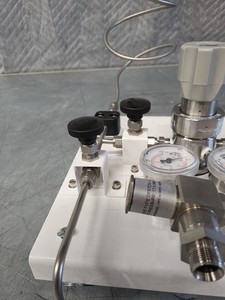 Thumbnail image of 2 x Wika Gas Pressure Regulator Rigs 150 PSIG/10 BAR OUT 3500 PSIG BAR IN Lab